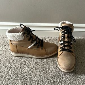 Tom’s lace up boots